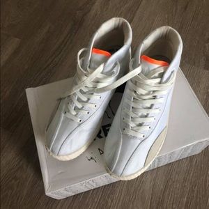 UNISEX TRETORN WHITE HIGH TOPS